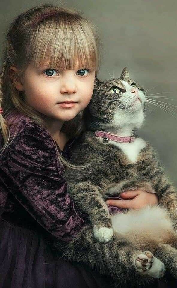 Девочка с кошкой