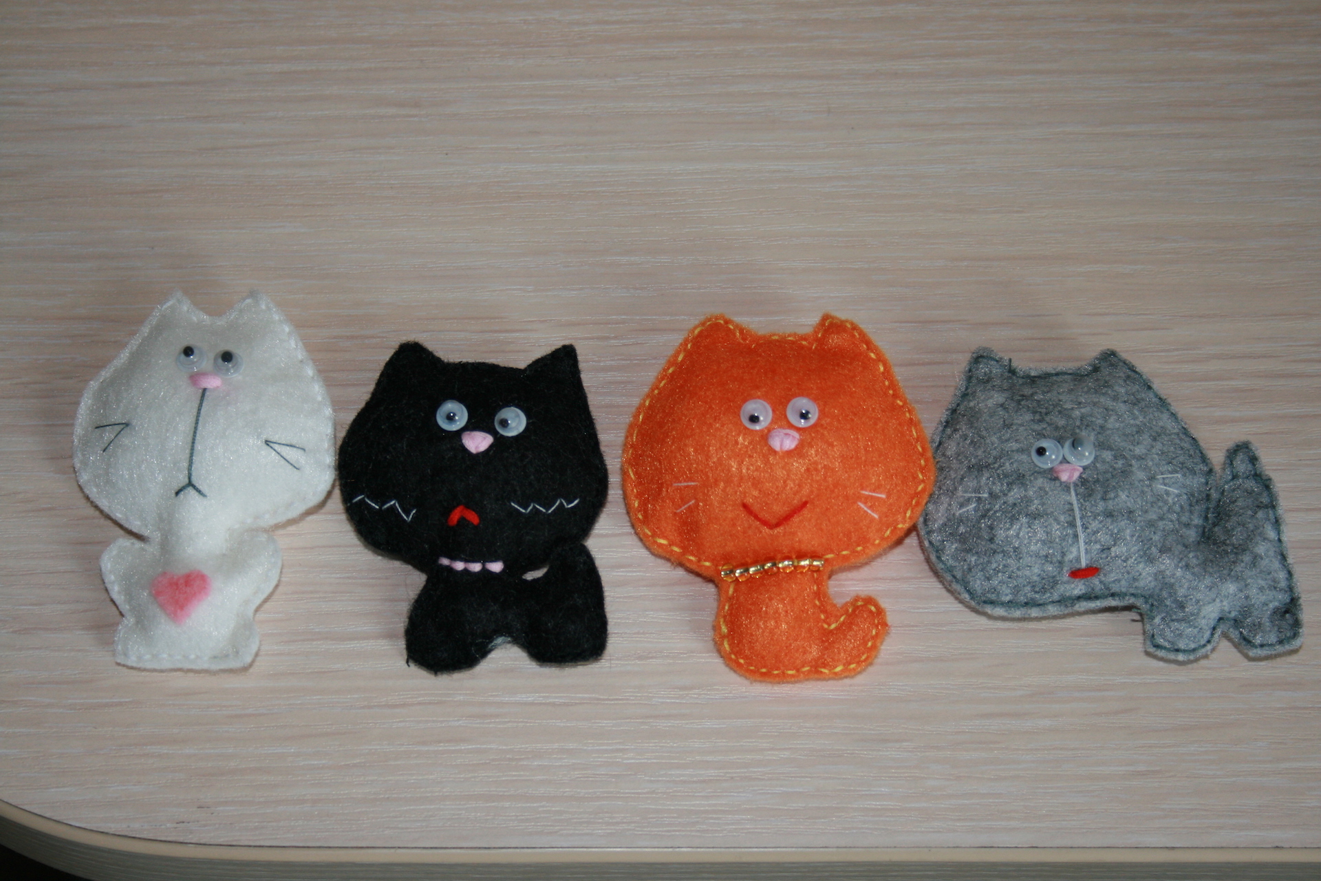 Поделки кошек из войлока